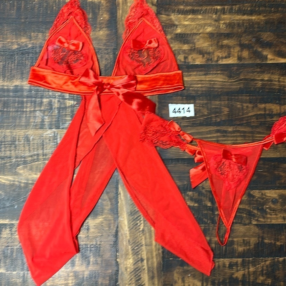 Sleep wear   Preowned great condition no flaws measurements in picture.